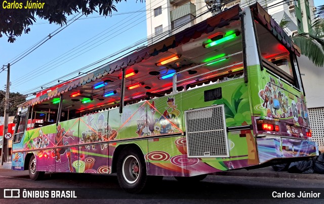 Ônibus Particulares 4893 na cidade de Goiânia, Goiás, Brasil, por Carlos Júnior. ID da foto: 11891303.