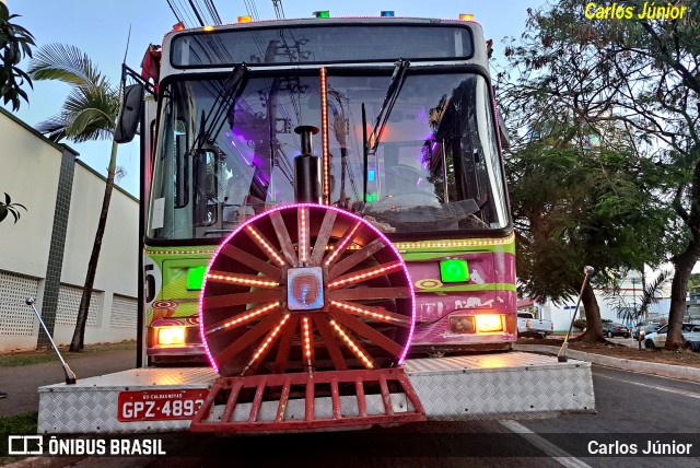 Ônibus Particulares 4893 na cidade de Goiânia, Goiás, Brasil, por Carlos Júnior. ID da foto: 11891302.