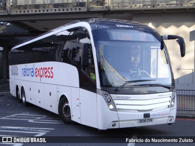 Worthing Coaches XW561156 na cidade de London, Greater London, Inglaterra, por Fabricio do Nascimento Zulato. Número da foto: #11893531.
