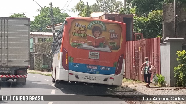 Consórcio Recife 852 na cidade de Recife, Pernambuco, Brasil, por Luiz Adriano Carlos. Número da foto: #11892311.