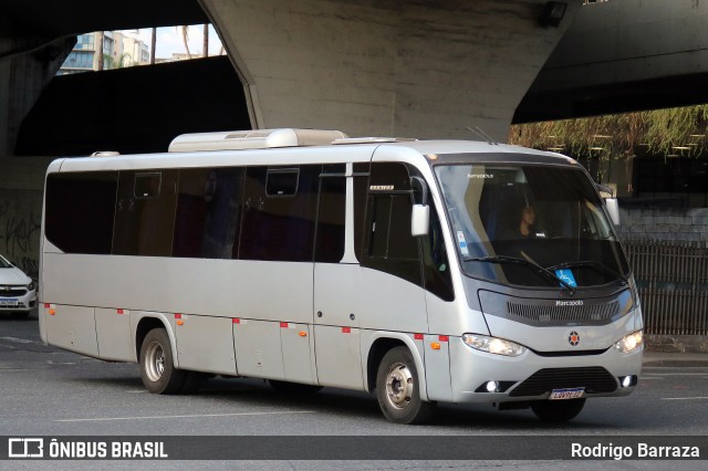 Ônibus Particulares 9E32 na cidade de Belo Horizonte, Minas Gerais, Brasil, por Rodrigo Barraza. Número da foto: #11894839.