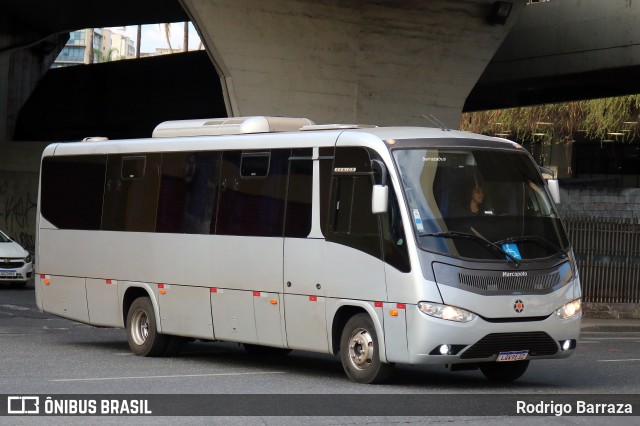 Ônibus Particulares 9E32 na cidade de Belo Horizonte, Minas Gerais, Brasil, por Rodrigo Barraza. ID da foto: 11894839.