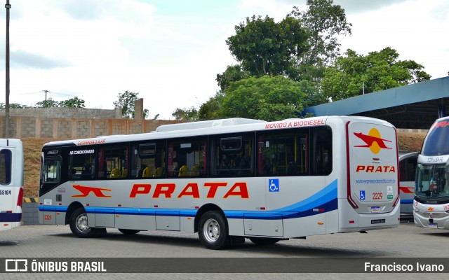 Expresso de Prata 2229 na cidade de Bauru, São Paulo, Brasil, por Francisco Ivano. Número da foto: #11898813.