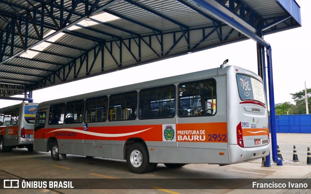 Transportes Coletivos Grande Bauru 2952 na cidade de Bauru, São Paulo, Brasil, por Francisco Ivano. Número da foto: #11898849.