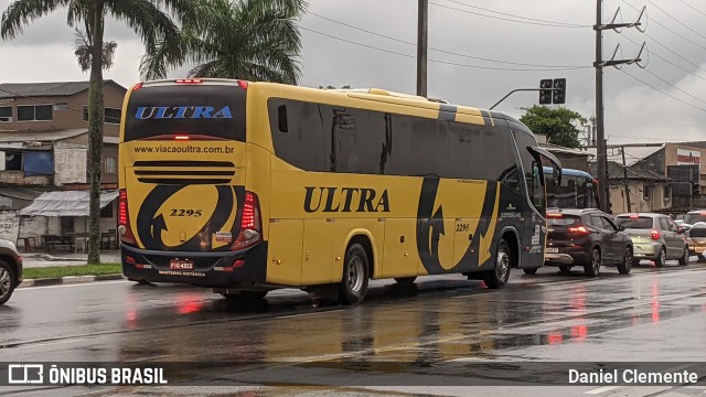 Viação Ultra 2295 na cidade de Santos, São Paulo, Brasil, por Daniel Clemente. Número da foto: #11899341.