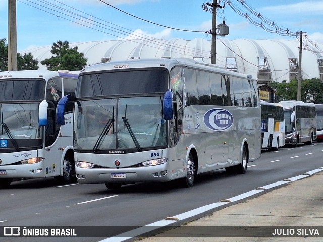 Gandra Tur 850 na cidade de Porto Alegre, Rio Grande do Sul, Brasil, por JULIO SILVA. ID da foto: 11903355.