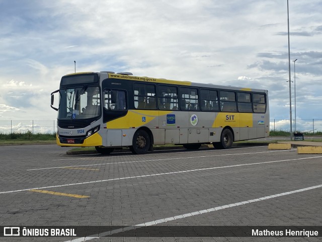 Viação Sorriso de Minas 5124 na cidade de Uberlândia, Minas Gerais, Brasil, por Matheus Henrique. Número da foto: #11906460.