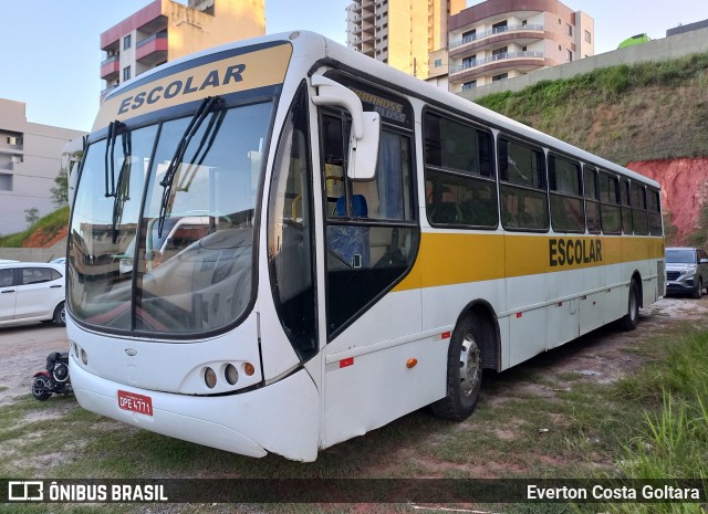 Escolares DPE4771 na cidade de Cariacica, Espírito Santo, Brasil, por Everton Costa Goltara. Número da foto: #11904436.