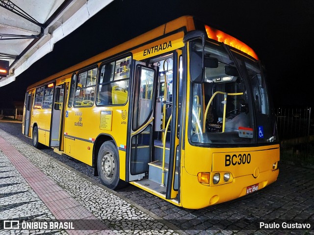 Transporte Coletivo Glória BC300 na cidade de Curitiba, Paraná, Brasil, por Paulo Gustavo. ID da foto: 11906594.