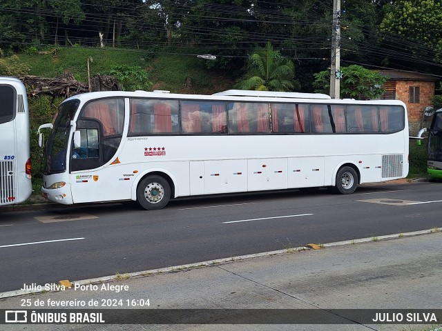 Ônibus Particulares 2001 na cidade de Porto Alegre, Rio Grande do Sul, Brasil, por JULIO SILVA. Número da foto: #11903916.