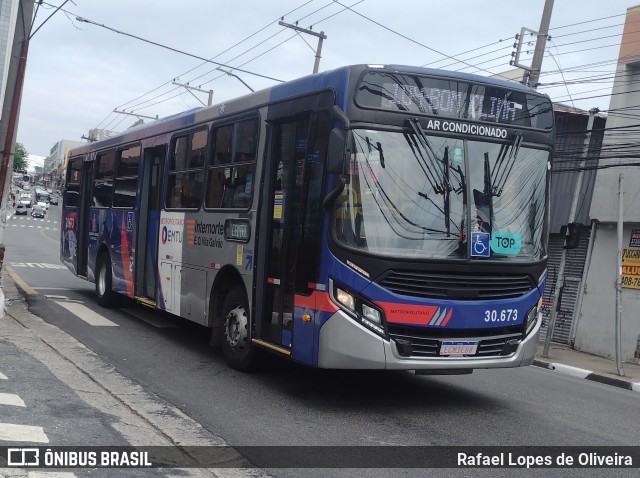 Empresa de Ônibus Vila Galvão 30.673 na cidade de Guarulhos, São Paulo, Brasil, por Rafael Lopes de Oliveira. ID da foto: 11907184.