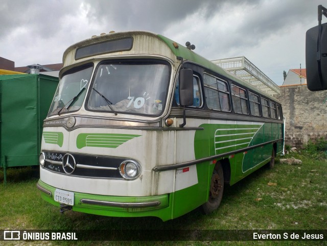 Ônibus Particulares Monobloco O-321 na cidade de Curitiba, Paraná, Brasil, por Everton S de Jesus. ID da foto: 11838527.