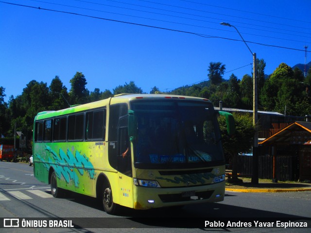 Buses Liquiñe 16 na cidade de Panguipulli, Valdivia, Los Ríos, Chile, por Pablo Andres Yavar Espinoza. ID da foto: 11837247.