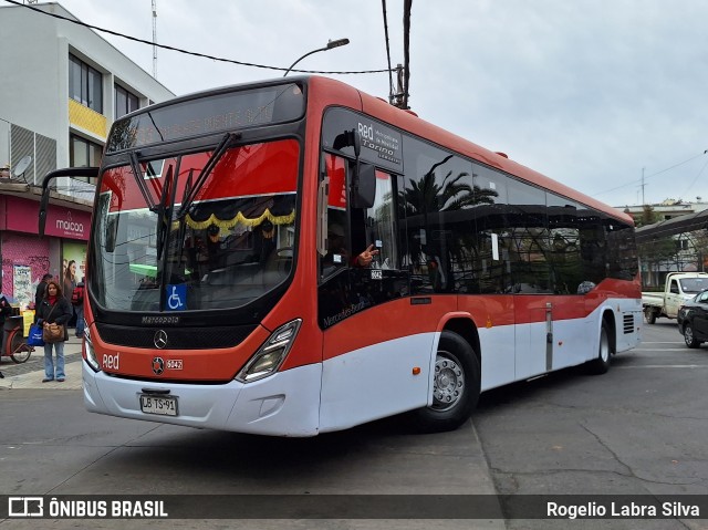 Buses Omega 6042 na cidade de Puente Alto, Cordillera, Metropolitana de Santiago, Chile, por Rogelio Labra Silva. Número da foto: #11838371.