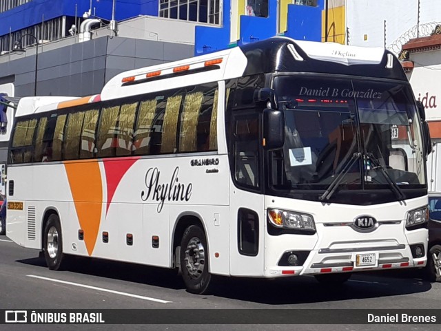 Transportes Skyline HB 4652 na cidade de Hospital, San José, San José, Costa Rica, por Daniel Brenes. Número da foto: #11842764.