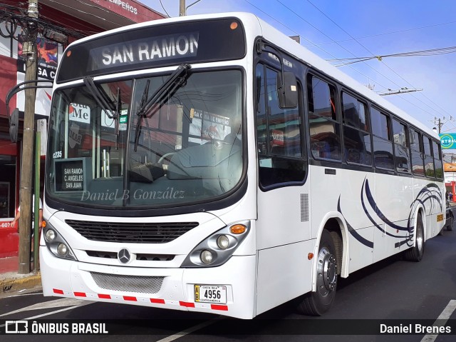 Autotransportes Hess AB 4956 na cidade de San Ramón, San Ramón, Alajuela, Costa Rica, por Daniel Brenes. ID da foto: 11842840.