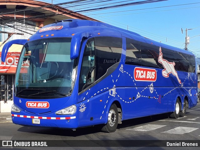 Tica Bus Transportes Internacionales Centroamericanos SJB 18958 na cidade de San Vicente, Moravia, San José, Costa Rica, por Daniel Brenes. ID da foto: 11844696.