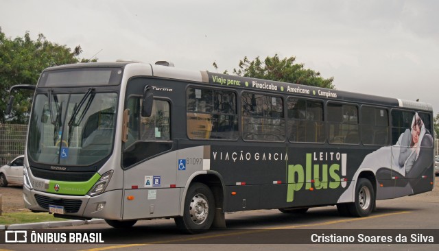 Viação Garcia 81097 na cidade de Maringá, Paraná, Brasil, por Cristiano Soares da Silva. ID da foto: 11847806.