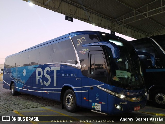 RST Turismo 3010 na cidade de Balneário Camboriú, Santa Catarina, Brasil, por Andrey  Soares Vassão. ID da foto: 11848381.