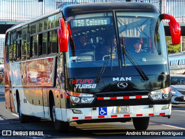 TUASA - Transportes Unidos Alajuelenses 75 na cidade de La Uruca, San José, San José, Costa Rica, por Andrés Martínez Rodríguez. ID da foto: 11848279.