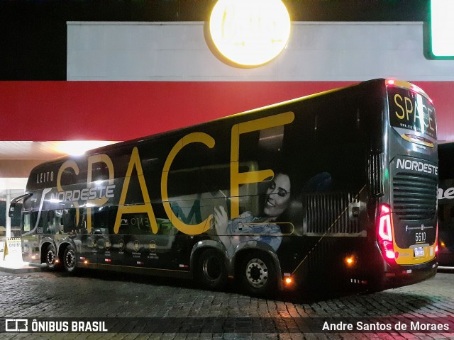 Expresso Nordeste 5610 na cidade de Pariquera-Açu, São Paulo, Brasil, por Andre Santos de Moraes. Número da foto: #11852698.