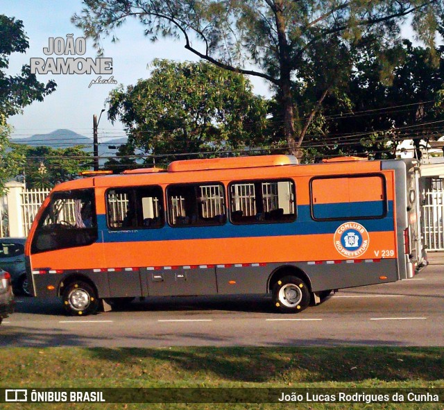 COMLURB - Companhia Municipal de Limpeza Urbana V239 na cidade de Rio de Janeiro, Rio de Janeiro, Brasil, por João Lucas Rodrigues da Cunha. ID da foto: 11853471.