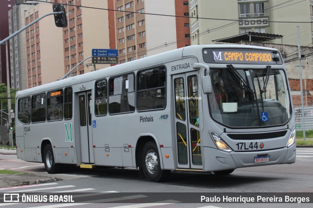 Expresso Azul 17L44 na cidade de Curitiba, Paraná, Brasil, por Paulo Henrique Pereira Borges. ID da foto: 11910400.