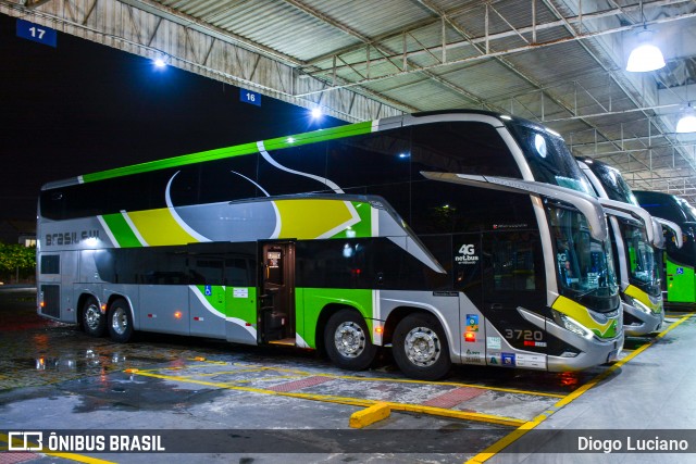 Brasil Sul Linhas Rodoviárias 3720 na cidade de Balneário Camboriú, Santa Catarina, Brasil, por Diogo Luciano. Número da foto: #11935244.