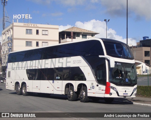 Auto Viação Catarinense 321320 na cidade de Balneário Camboriú, Santa Catarina, Brasil, por André Lourenço de Freitas. Número da foto: #11944719.