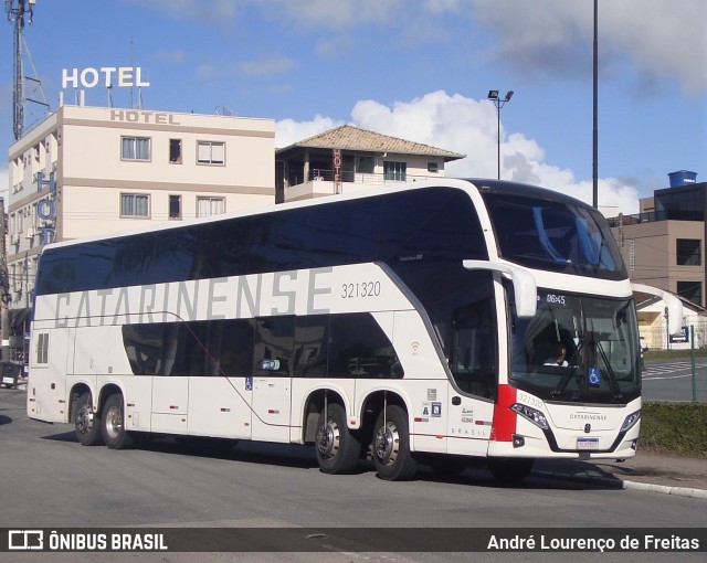 Auto Viação Catarinense 321320 na cidade de Balneário Camboriú, Santa Catarina, Brasil, por André Lourenço de Freitas. ID da foto: 11944719.