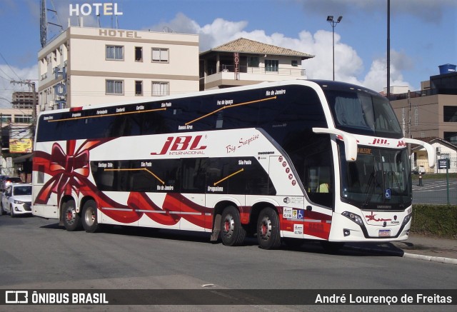 JBL Turismo 8600 na cidade de Balneário Camboriú, Santa Catarina, Brasil, por André Lourenço de Freitas. ID da foto: 11944768.