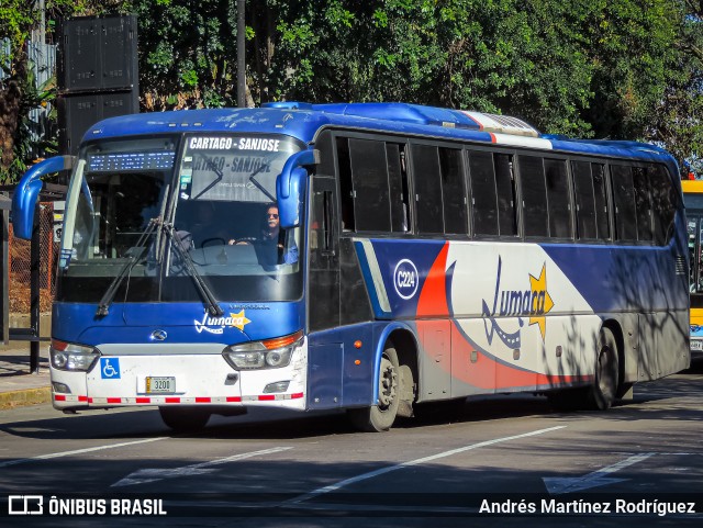 Lumaca C-224 na cidade de San José, San José, Costa Rica, por Andrés Martínez Rodríguez. Número da foto: #11947738.