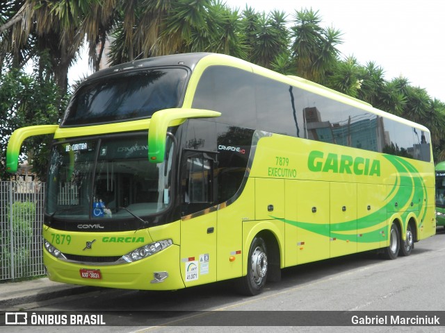 Viação Garcia 7879 na cidade de Curitiba, Paraná, Brasil, por Gabriel Marciniuk. Número da foto: #11913084.