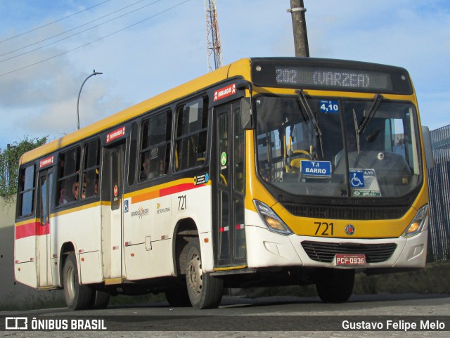 Empresa Metropolitana 721 na cidade de Recife, Pernambuco, Brasil, por Gustavo Felipe Melo. Número da foto: #11957465.
