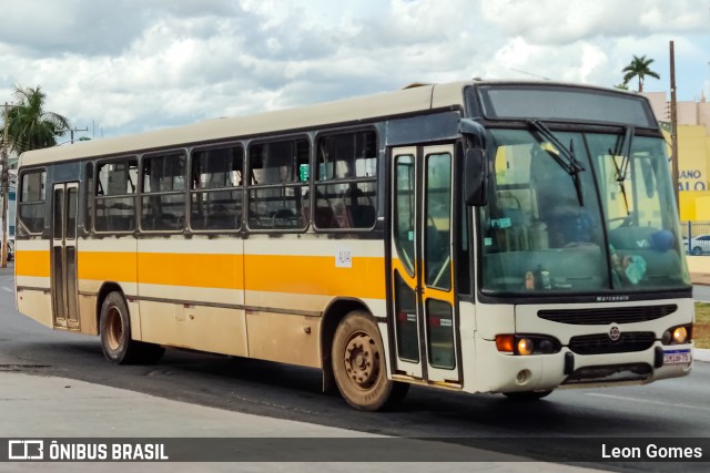 Ônibus Particulares AL040 na cidade de Cuiabá, Mato Grosso, Brasil, por Leon Gomes. ID da foto: 11970076.