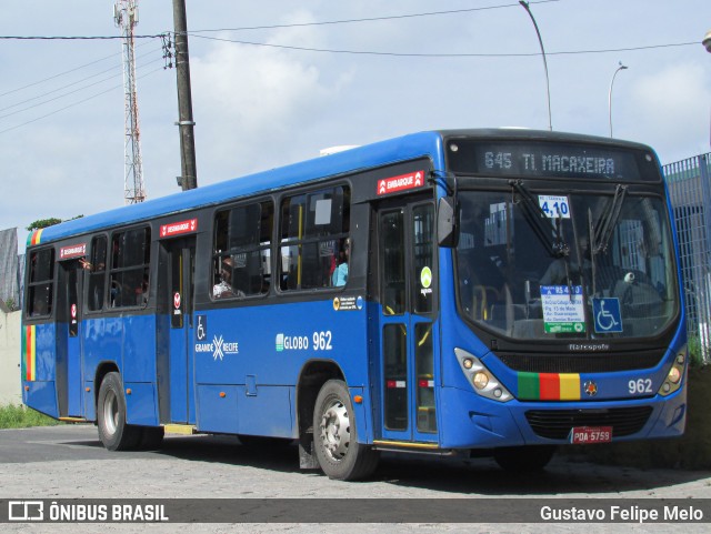 Transportadora Globo 962 na cidade de Recife, Pernambuco, Brasil, por Gustavo Felipe Melo. ID da foto: 11973976.