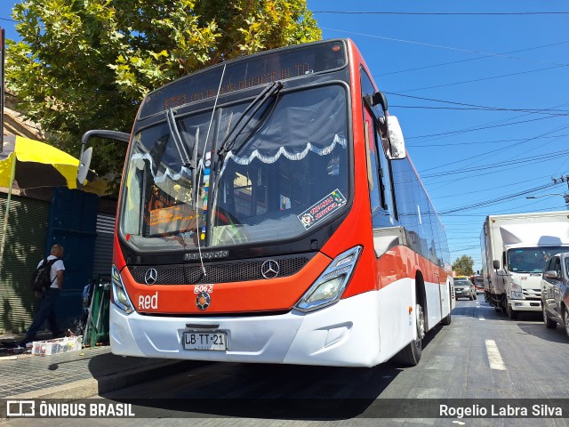 Buses Omega 6062 na cidade de Puente Alto, Cordillera, Metropolitana de Santiago, Chile, por Rogelio Labra Silva. ID da foto: 11977074.