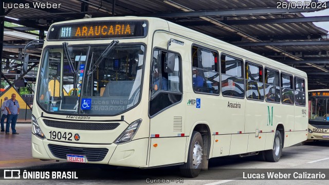 Araucária Transportes Coletivos 19042 na cidade de Curitiba, Paraná, Brasil, por Lucas Weber Calizario. Número da foto: #11977549.