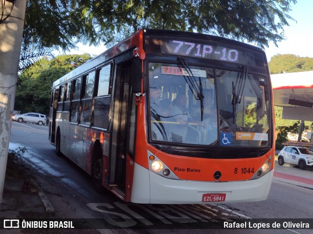 TRANSPPASS - Transporte de Passageiros 8 1044 na cidade de São Paulo, São Paulo, Brasil, por Rafael Lopes de Oliveira. ID da foto: 11978598.