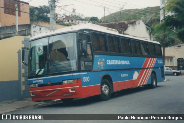Cruzeiro do Sul Turismo 580 na cidade de Barra do Piraí, Rio de Janeiro, Brasil, por Paulo Henrique Pereira Borges. Número da foto: #11914811.