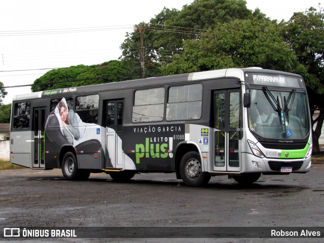 Viação Garcia 81088 na cidade de Paranavaí, Paraná, Brasil, por Robson Alves. Número da foto: #11982480.