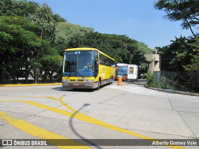 Viação Itapemirim 44057 na cidade de São Paulo, São Paulo, Brasil, por Alberto Gomes Vale. ID da foto: 11985134.