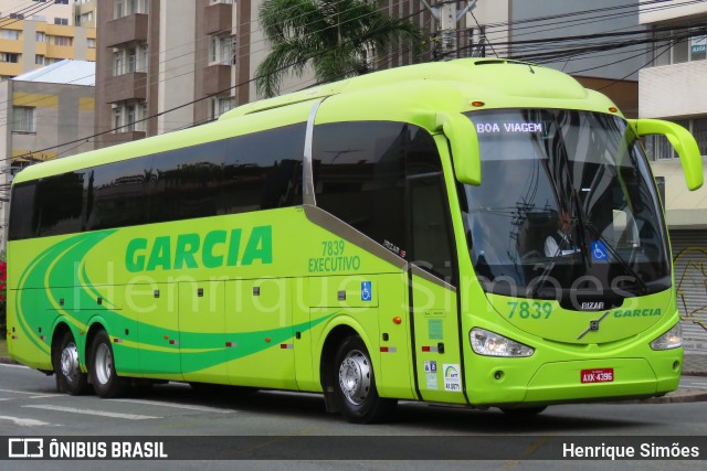 Viação Garcia 7839 na cidade de Curitiba, Paraná, Brasil, por Henrique Simões. ID da foto: 11985883.