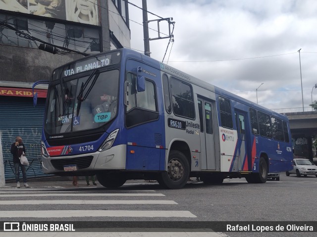 Radial Transporte Coletivo 41.704 na cidade de São Paulo, São Paulo, Brasil, por Rafael Lopes de Oliveira. Número da foto: #11983233.