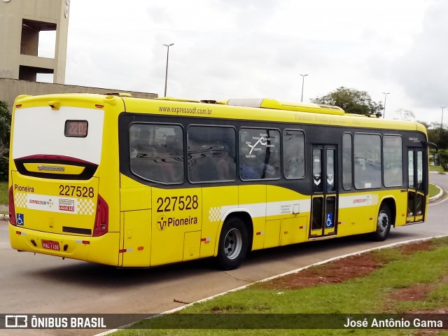 Viação Pioneira 227528 na cidade de Gama, Distrito Federal, Brasil, por José Antônio Gama. Número da foto: #11918258.