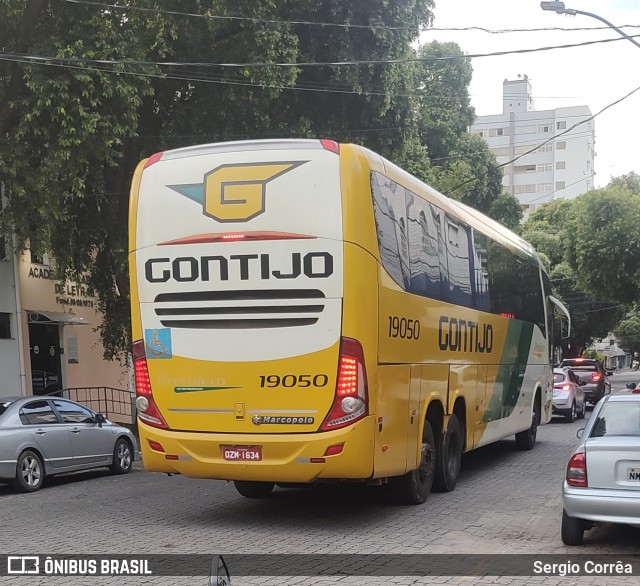 Empresa Gontijo de Transportes 19050 na cidade de Governador Valadares, Minas Gerais, Brasil, por Sergio Corrêa. ID da foto: 11919852.