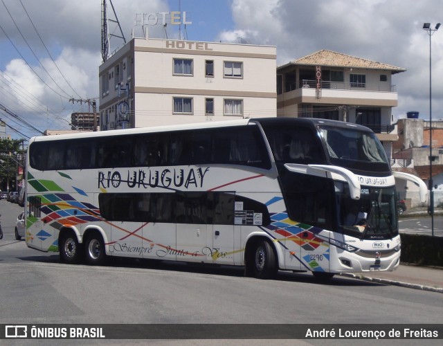 Rio Uruguay 2290 na cidade de Balneário Camboriú, Santa Catarina, Brasil, por André Lourenço de Freitas. Número da foto: #11922517.