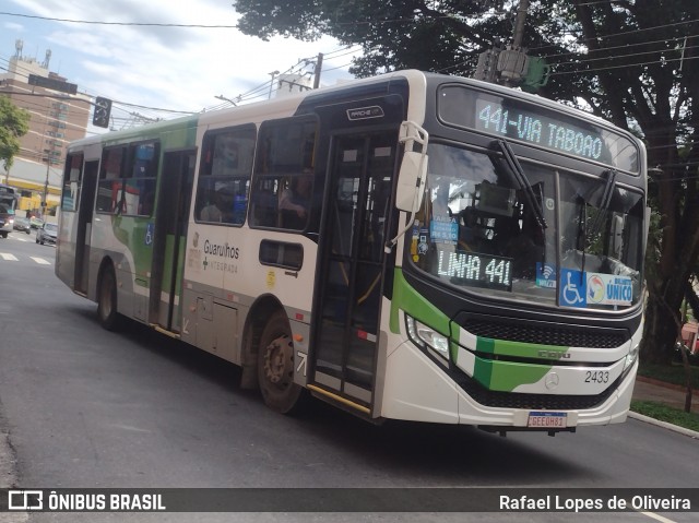 Empresa de Ônibus Vila Galvão 2433 na cidade de Guarulhos, São Paulo, Brasil, por Rafael Lopes de Oliveira. ID da foto: 11926226.