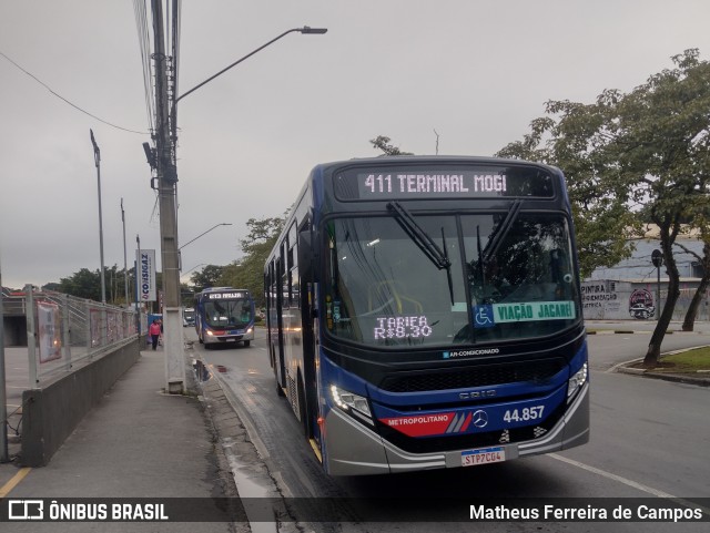 Viação Jacareí 44.857 na cidade de Arujá, São Paulo, Brasil, por Matheus Ferreira de Campos. Número da foto: #11930033.