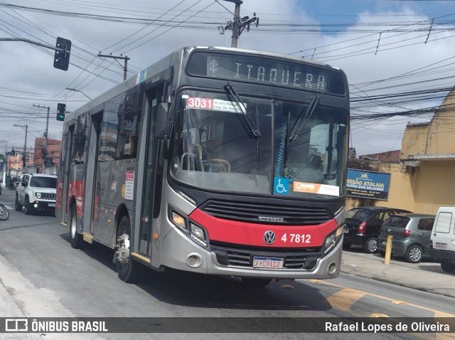Pêssego Transportes 4 7812 na cidade de São Paulo, São Paulo, Brasil, por Rafael Lopes de Oliveira. Número da foto: #12007146.